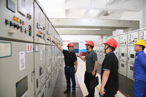 1736910813111689.jpg µ³Ô±ÏÈ·æ¶ÓÉîÈëÒ»Ïß_¸±±¾.jpg